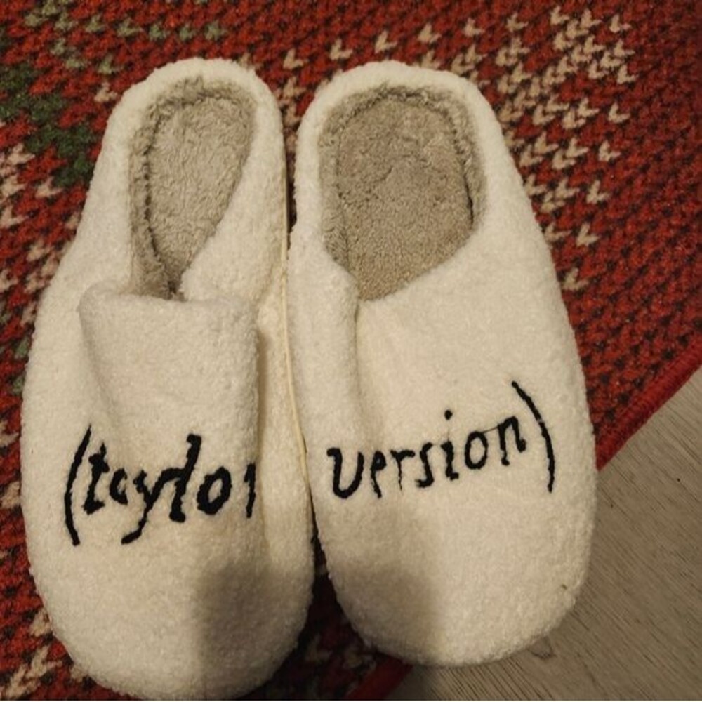 Taylor's Version Cream/Black Women's Slippers Size 39-40